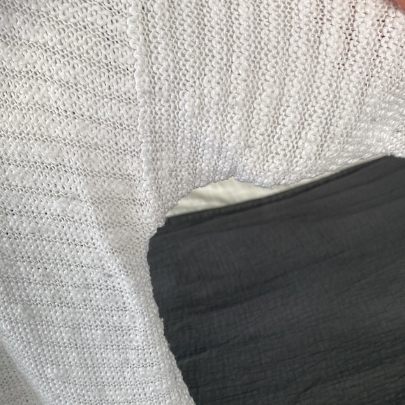 Hollister white stitch cardigan size small. Great condition. - Picture 6 of 9